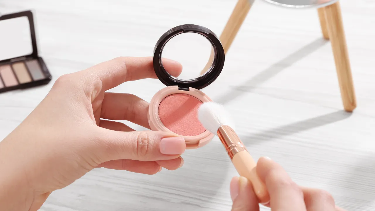 15 บลัชออน ยี่ห้อไหนดี 2026 แก้มสวยละมุน สีติดทนนาน