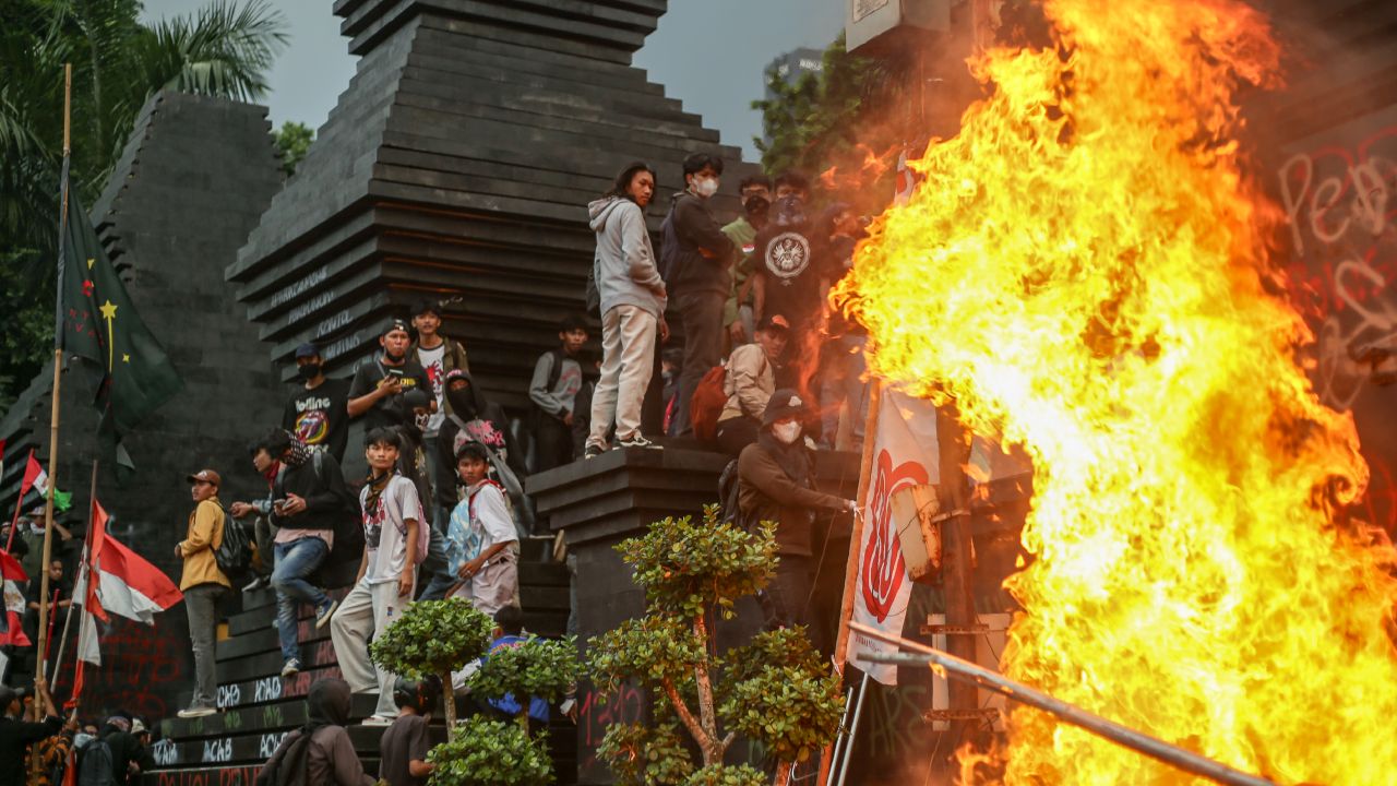 ประท้วงอินโดนีเซีย การปลดปล่อยความแค้นของคนธรรมดาส่งถึงอภิสิทธิ์ชน