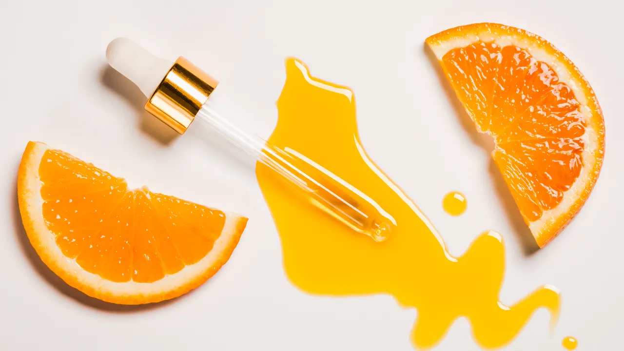 10 เซรั่มวิตามินซี ยี่ห้อไหนดี 2025 ลดเลือนจุดด่างดำ ปรับผิวหมอง เผยผิวใส