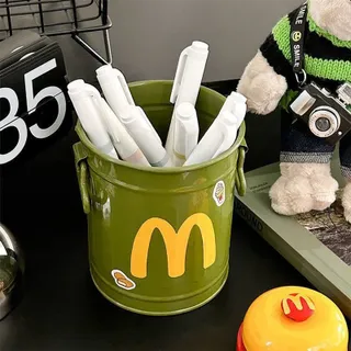 DUOHANZI ที่ใส่ปากกาการ์ตูน 1 ชิ้น ที่เก็บของเรียบง่าย สําหรับจัดเก็บในสํานักงาน ที่เก็บโต๊ะ ที่เก็บข้อมูลที่บ้าน (สติ๊กเกอร์ตัวอักษรแบบสุ่ม)