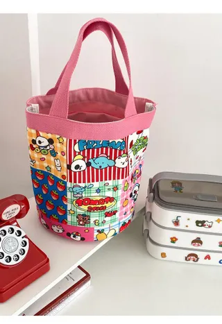 YZLong ฝึกหัดกระเป๋าผ้าใบสำหรับผู้หญิงกระเป๋ากระเป๋าถังกระเป๋ากราฟฟิตีน่ารักสำหรับเด็กกระเป๋าถือขนาดเล็กใส่กระเป๋าใส่เบนโตะกระเป๋าเก็บของของถังกลม