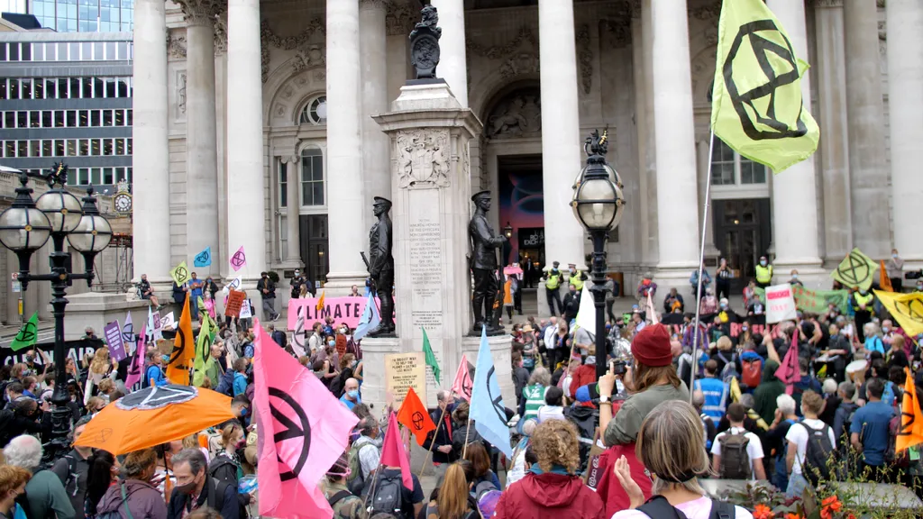 ทำไมฉันถึงเกลียดวันคุ้มครองโลก เสียงตอบรับของเหล่านักสิ่งแวดล้อม ในวันคุ้มครองโลกแทบไม่มีความหมาย และเหล่านายทุนควรใส่ใจมากกว่านี้