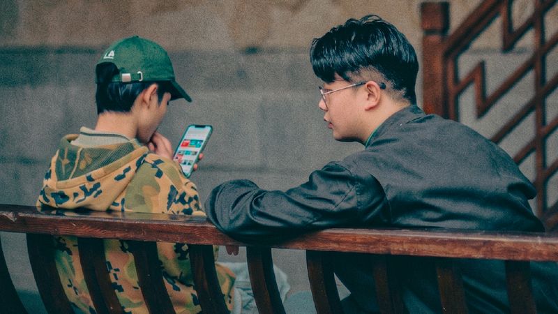 HOW TO SMALL TALK วิธีการเริ่มบทสนทนาเล็กๆ กับคนแปลกหน้า จุดเริ่มต้นของการสร้างความรู้สึกดีๆ ในชีวิตประจำวัน