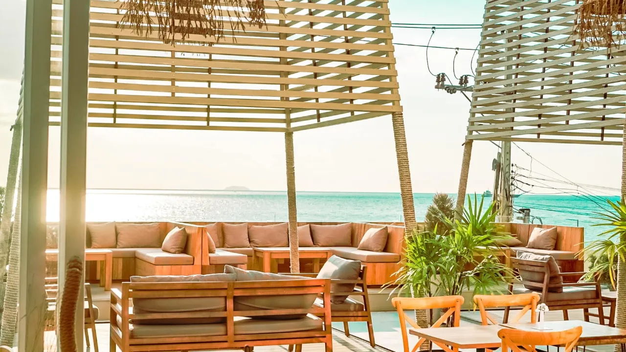 20 คาเฟ่พัทยา 2023 ติดทะเล กาแฟเด็ด วิวดีต่อใจ อัปเดตใหม่มาแรง