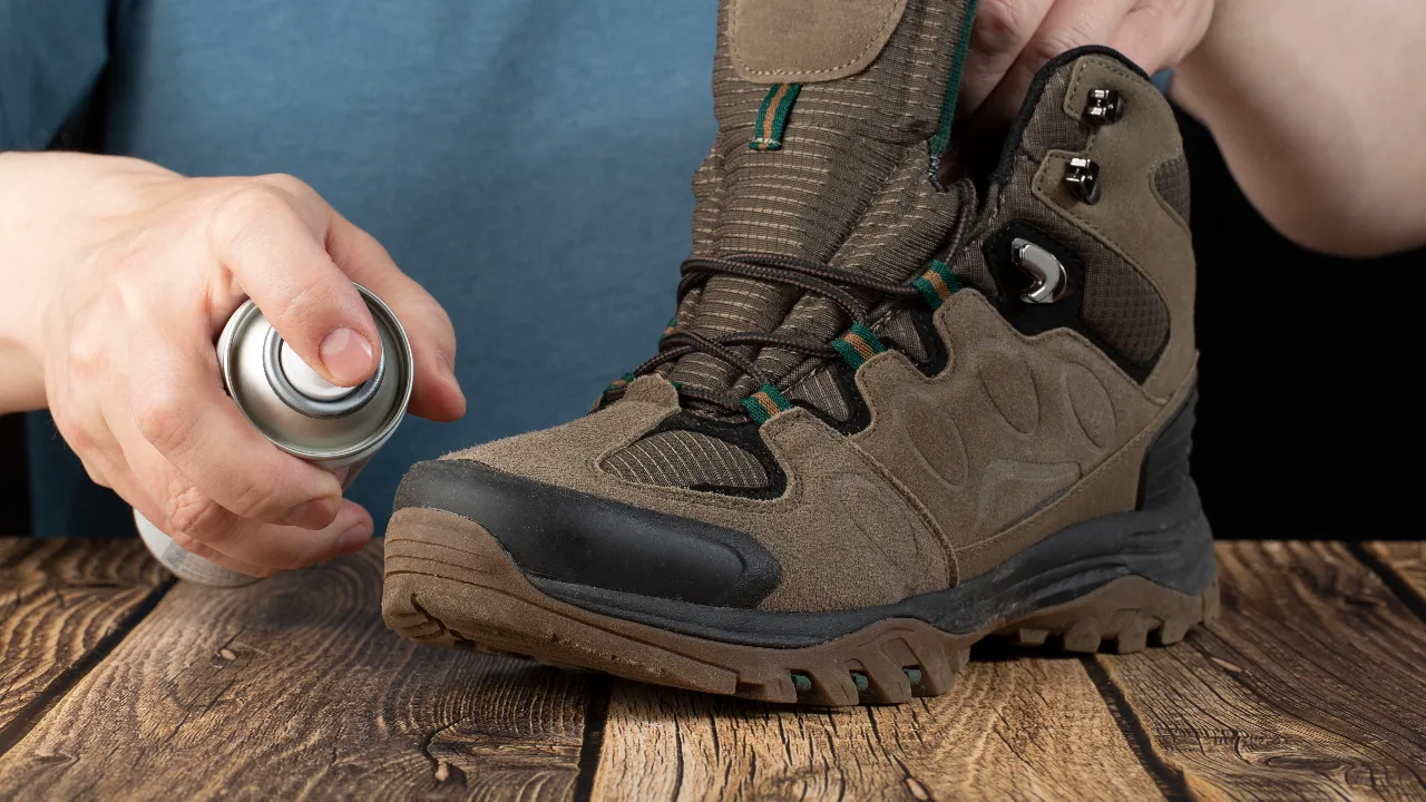 10 สเปรย์กันน้ำรองเท้า ยี่ห้อไหนดี 2025 กันน้ำ กันคราบสกปรก ทำความสะอาดง่าย