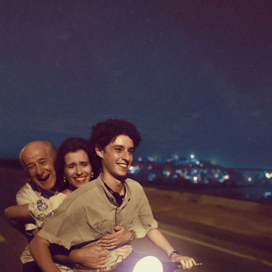 ‘Dead Parents Club’ พื้นที่หา Support System เล็กๆ ของคนวัย 20s - 30s 
ที่สูญเสียพ่อแม่ไปตั้งแต่เริ่มเป็นผู้ใหญ่ 
จนทำให้หลายคนเคว้งคว้างอย่างยากจะกลับมาได้