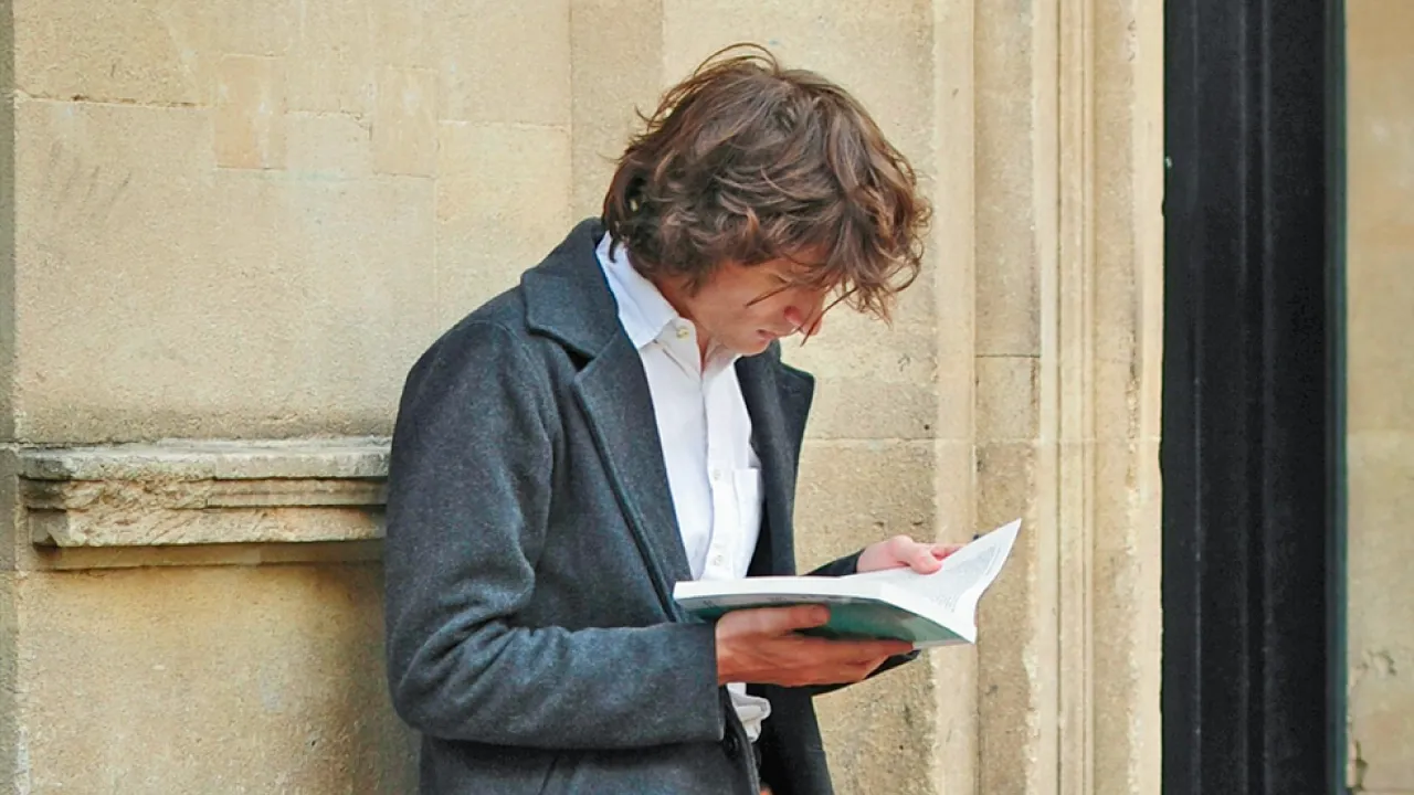 การ์ตูน มังงะ หรือนิยาย การอ่านที่ดี ไม่ต้องซีเรียสจริงจังเสมอไป เพราะการอ่านคือพื้นที่ปลอดภัย ที่ชวนเราสำรวจโลกทั้งใบ ไม่ว่าอ่านอะไรก็ตาม