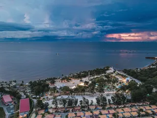 Villa Excellance Beach and Wave Pool Resort