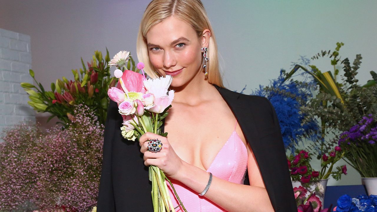 นางแบบแถวหน้า ผู้ตั้งคำถามกับมาตรฐานความงามของวิคตอเรียส์ ซีเคร็ต - Karlie Kloss