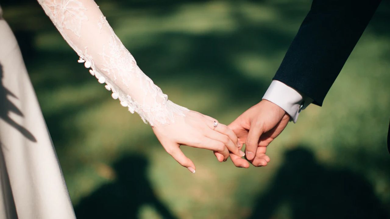 ชวนอ่านมุมมองจากหนุ่มสาววัยแต่งงาน สินสอดยังจำเป็นอยู่มั้ย? ปัญหาของการให้สินสอดคืออะไร?