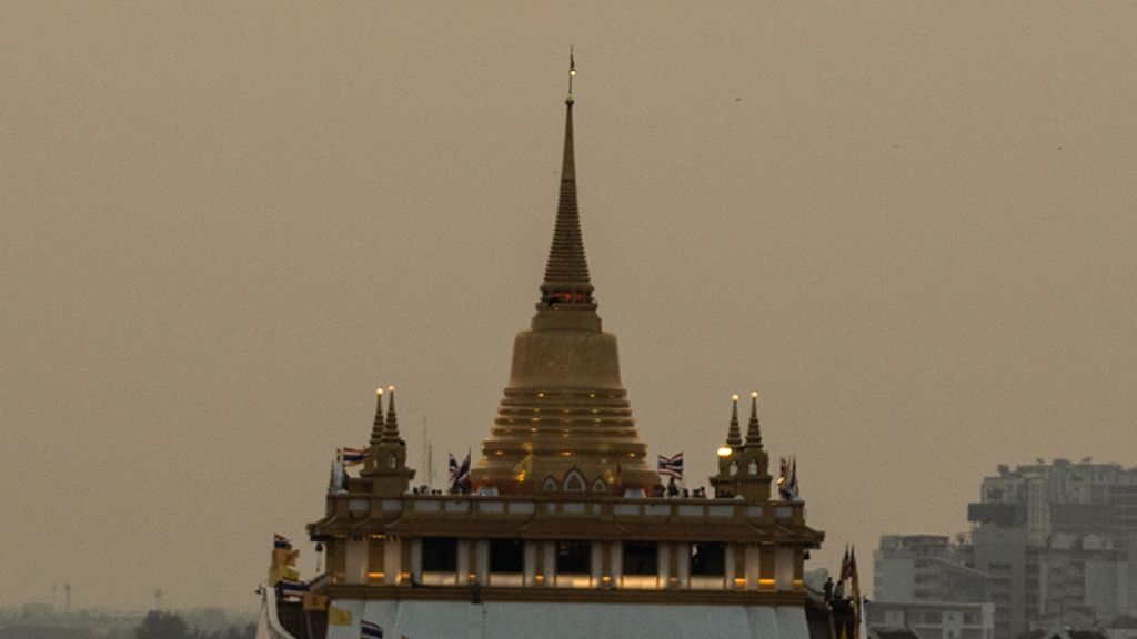 “วัดนี้พลังงานดี” เมื่อสถานที่ศักดิ์สิทธิ์เป็นเซฟโซนของจิตใจ ทำไมคนรุ่นใหม่หันมาฮีลใจในวัด ถอดรหัสมวลพลังงานที่เราสัมผัสได้ ผ่านประสาทเทววิทยาและสถาปัตยกรรม