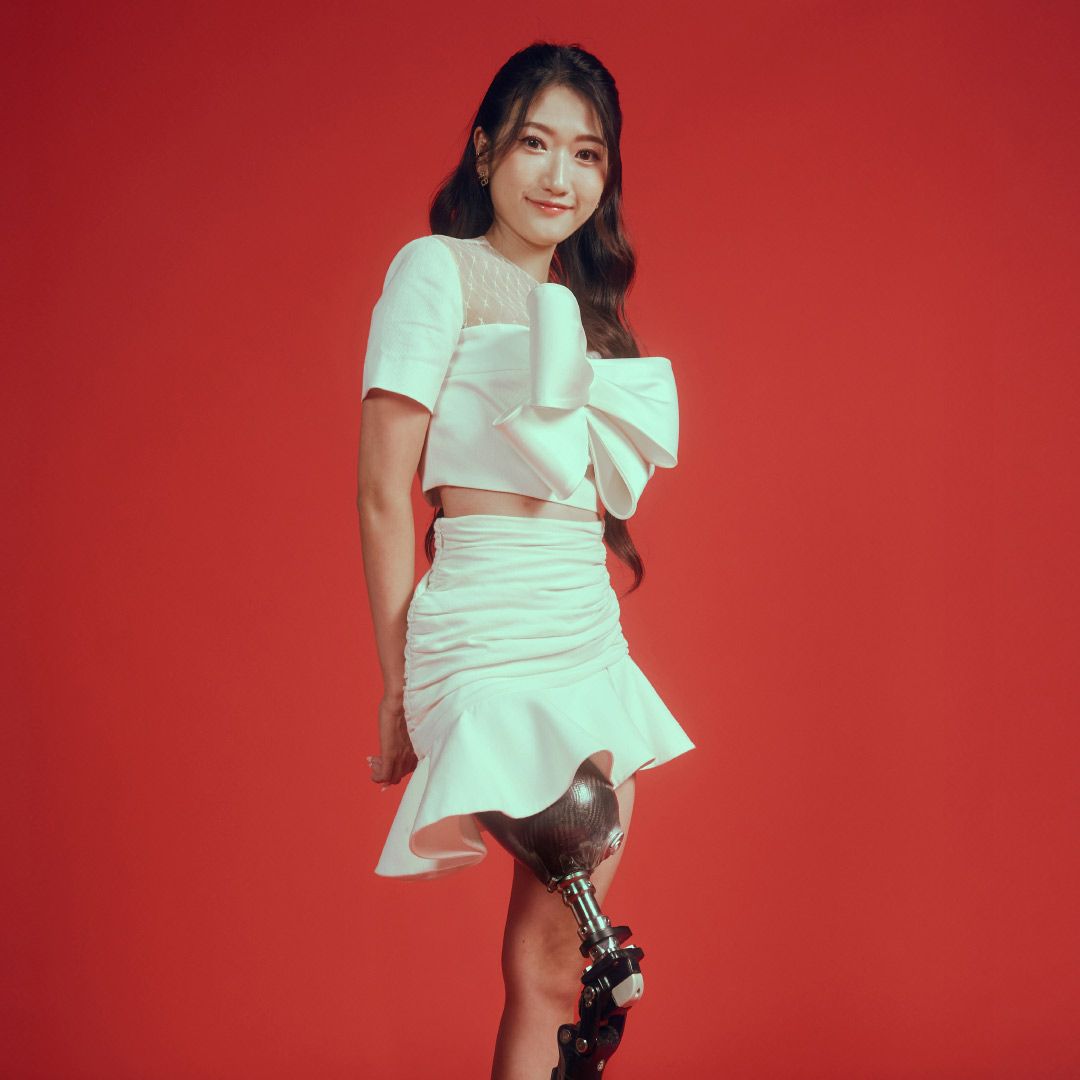 MIRROR50 : อันอันขาเหล็ก สาวผู้มาพร้อมขาเทียมที่พาไปประกวดนางงาม พาไปใส่ส้นสูง พาไปขับรถ พาไปออกกำลังกาย พาไปสนามยิงปืน และพาไปทำอีกหลายๆ อย่างที่อยากทำ เพื่อส่งแรงบันดาลใจให้กับทุกคนที่มองเข้ามาที่เธอ