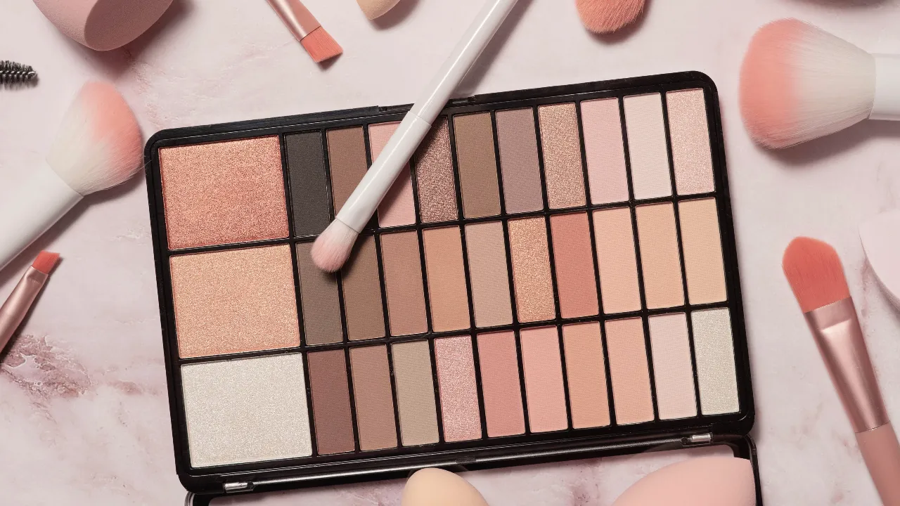 15 อายแชโดว์ ยี่ห้อไหนดี 2024 พิกเมนต์สีแน่น ติดทน แต่งตาสวยตลอดวัน