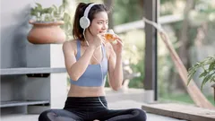 แนะนำ 10 ชุดออกกำลังกายผู้หญิง แบรนด์ไหนดี 2568 กระชับ ใส่สบาย ดีไซน์น่ารัก