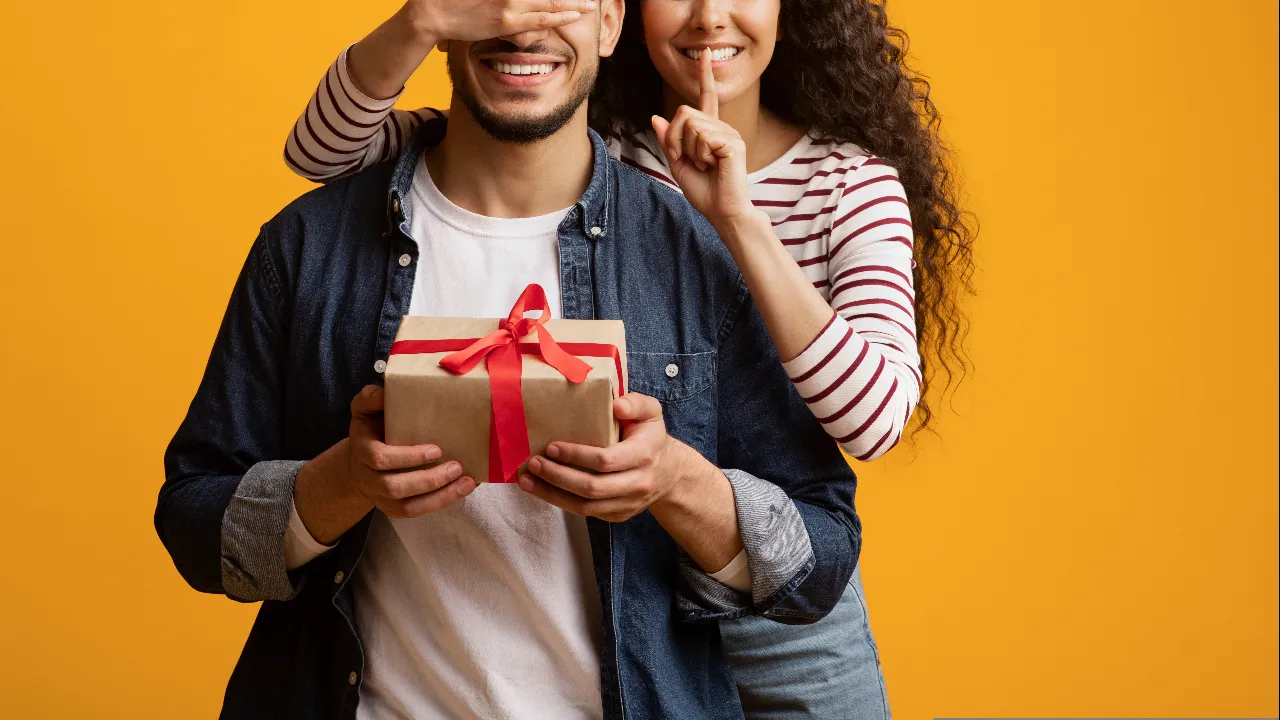 20 ไอเดีย ของขวัญวันวาเลนไทน์ สำหรับผู้ชาย ซื้ออะไรดี ของแทนใจให้คนรัก