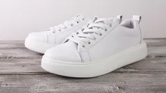 12 รองเท้าผ้าใบสีขาว ยี่ห้อไหนดี 2025 ใส่สบาย Unisex แมตช์ได้ทุกลุค