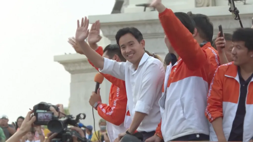 มาตรฐานจริยธรรมแบบไทยๆ ไม้บรรทัดนี้วัดโดยใคร? มรดกจาก คสช. ถึง 44 สส. ก้าวไกล การเมืองไทยกำลังแช่แข็งนักการเมืองให้อยู่แค่เบื้องหลังคำว่า “จริยธรรม” ?