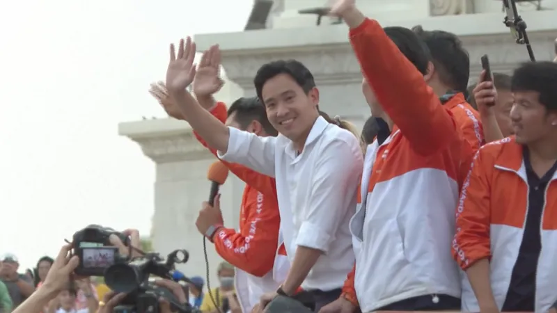 มาตรฐานจริยธรรมแบบไทยๆ ไม้บรรทัดนี้วัดโดยใคร? มรดกจาก คสช. ถึง 44 สส. ก้าวไกล การเมืองไทยกำลังแช่แข็งนักการเมืองให้อยู่แค่เบื้องหลังคำว่า “จริยธรรม” ?