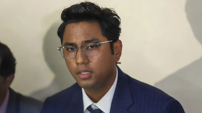 ก้าวไกลมีมติเอกฉันท์ ขับ ปูอัด - ไชยามพวาน พ้นพรรค เพราะไม่ยอมรับผิด สร้างความเสียหายซ้ำ