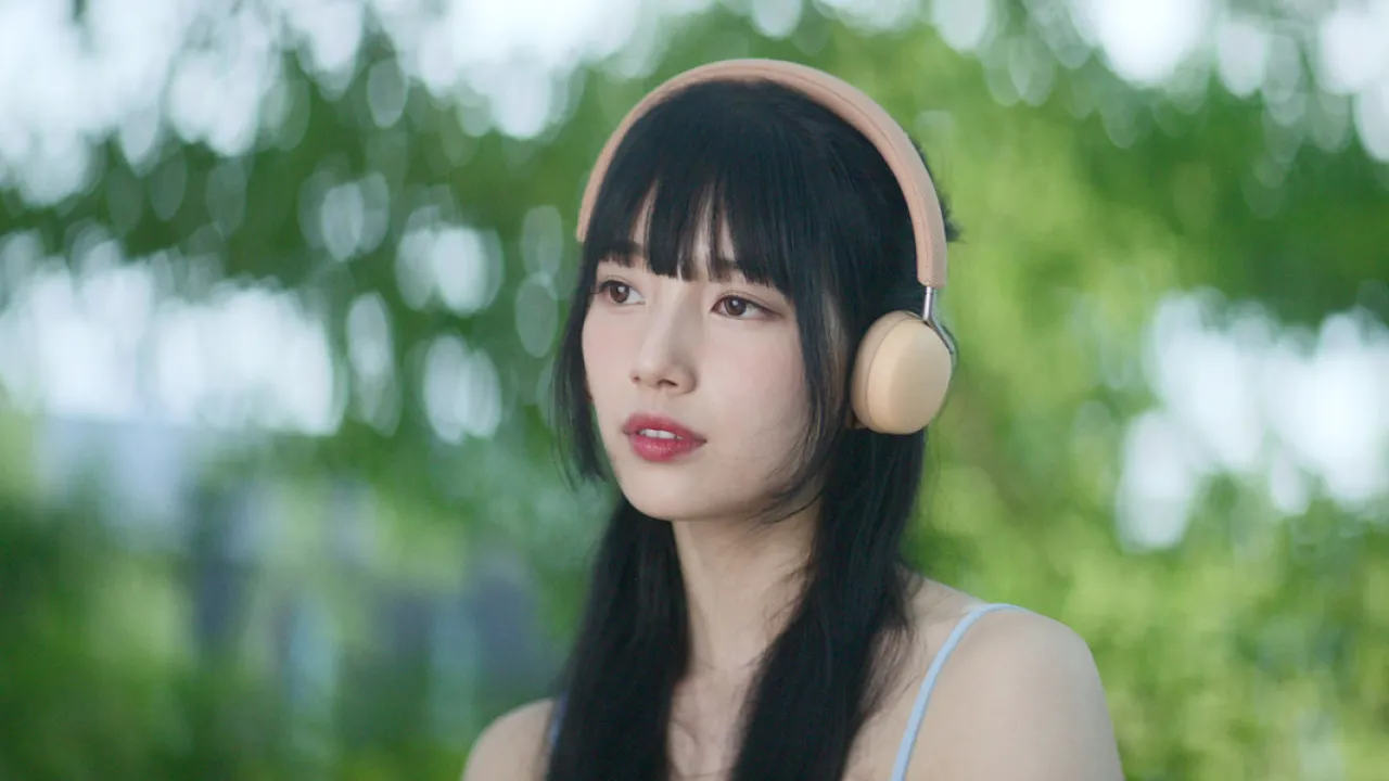 อย่าลืมใจดีกับไอดอลที่เห็นในจอ ‘Doona! ไอดอลสาวข้างบ้าน’ ซีรีส์ที่ชวนให้มองไอดอลในฐานะคนคนหนึ่ง ซึ่งควรได้ใช้ชีวิตโดยไม่ต้องเจ็บปวดขนาดนั้น