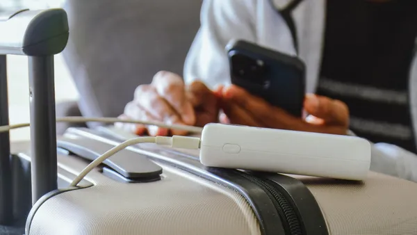 10 พาวเวอร์แบงค์ CCC ยี่ห้อไหนดี 2025 ชาร์จเร็ว ขึ้นเครื่องไปเที่ยวจีนได้