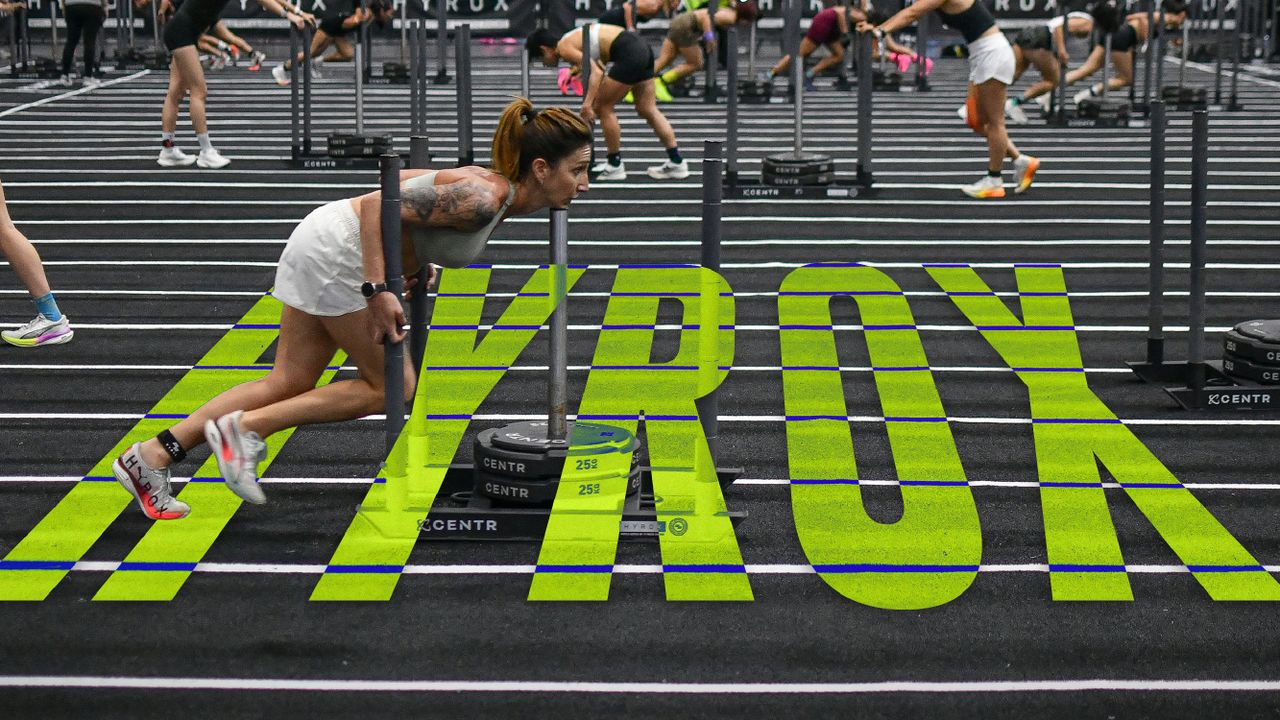 ทำไมเวลาเห็นเพื่อนวิ่ง แล้วเราฮึดอยากฟิตตาม เข้าใจปรากฏการณ์ HYROX การเปลี่ยนถ่ายจากบาร์เหล้า สู่บาร์เบล เมื่อคนรุ่นใหม่เลิกเข้าผับ แล้วหันมาเข้ายิม