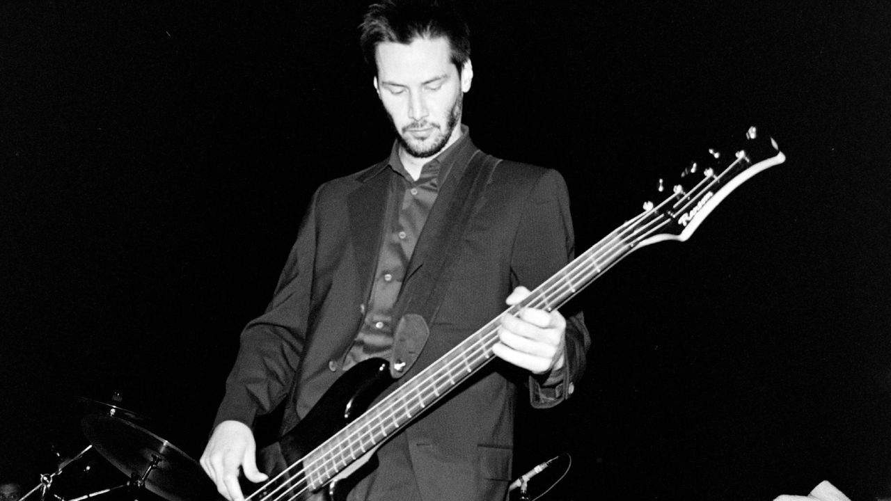 ดีเจ มือเบส ช่างสัก นักเล่นหมากรุก และนี่คือ 6 บทบาทของคนดังที่คุณอาจไม่รู้