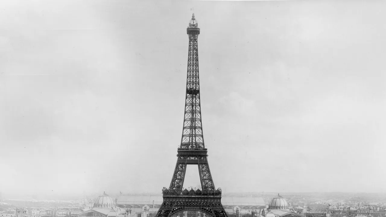 31 มีนาคม ครบรอบ 137 ปี หอไอเฟล จากเสาไฟเหล็กอันน่าเศร้าที่กลายมาเป็นสัญลักษณ์ของปารีส และฝรั่งเศส