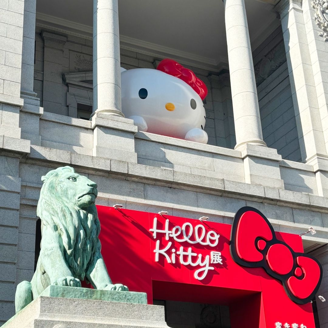 นิทรรศการครบรอบ 50 ปี Hello Kitty 
เพื่อนวัยเด็กของสาวๆ ที่ชัดเจนว่า “อยู่มาทุกยุค” และความน่ารักชนิดนี้จะไม่มีวันตาย