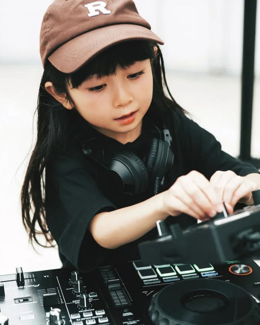 Dk Rinoka DJ RINOKA เด็กจิ๋ววัย 8 ขวบ คลับดีเจที่อายุน้อยที่สุดในโลกผู้มีฝันอยาก ...