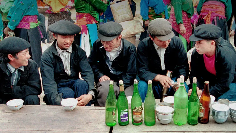 จากสิ่งศักดิ์สิทธิ์สำหรับบูชาสู่ของธรรมดาเพื่อสังสรรค์ดื่มกิน ว่าด้วยบริบทเมรัยในเอเชียอาคเนย์ที่ช่วยสอดรับและขับเคลื่อนวิถีมนุษย์