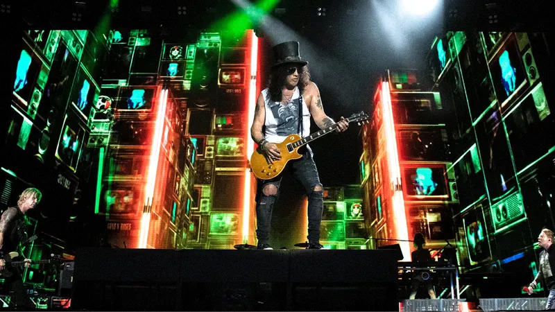 Guns N’ Roses Live in Bangkok : ที่สุดแห่งมนตร์ขลังวัฒนธรรมร็อกแอนด์โรล กับโชว์ครั้งที่สองในไทยของพวกเขา