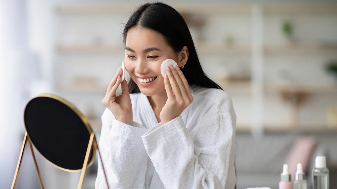 แนะนำ 10 Toner Pad โทนเนอร์แบบแผ่น ยี่ห้อไหนดี สัมผัสนุ่ม เช็ดง่าย ช่วยเติมความชุ่มชื้น 