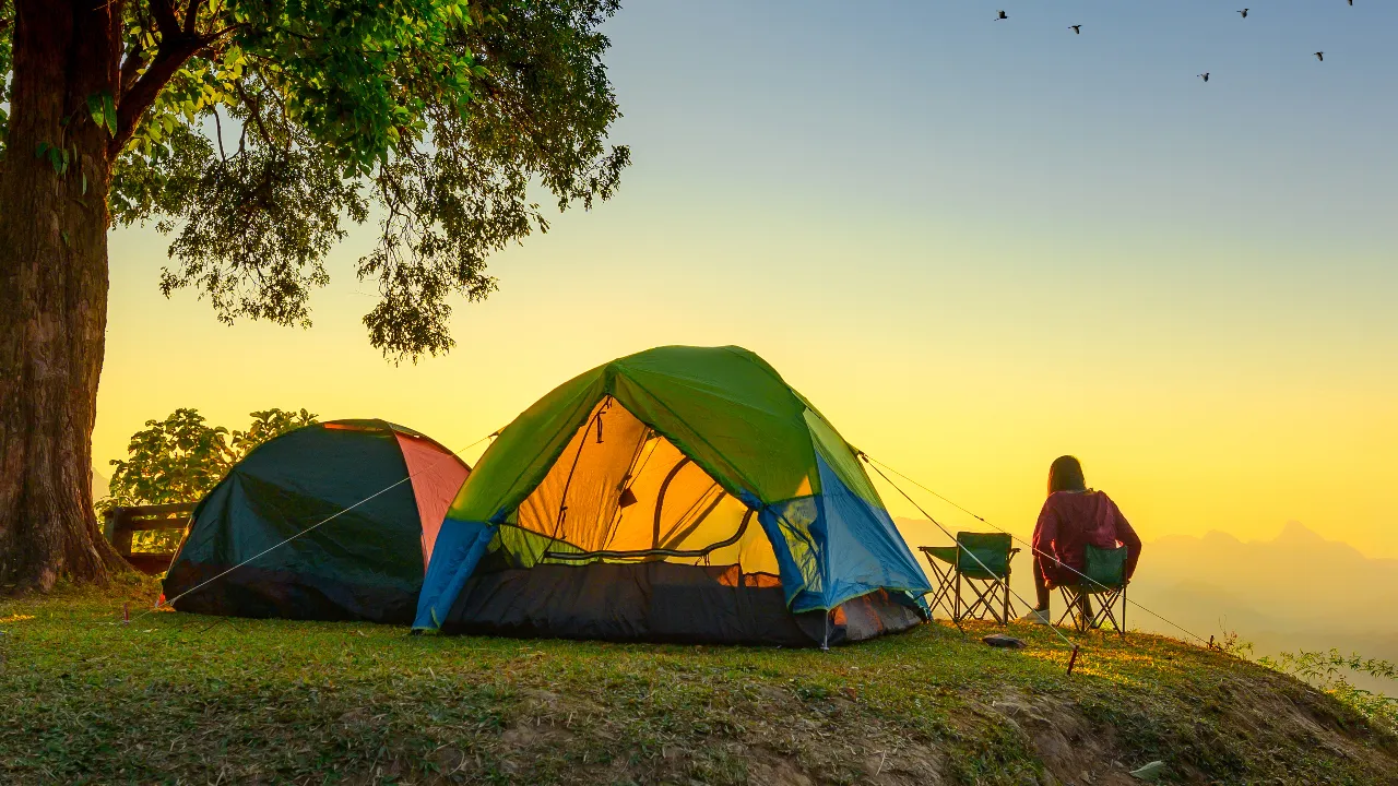 10 เต็นท์ ยี่ห้อไหนดี 2025 แข็งแรงทนทาน กางง่าย กันน้ำกันฝนได้