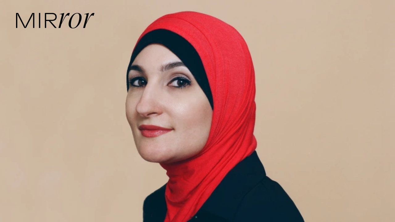 Linda Sarsour นักเคลื่อนไหวเชื้อสายปาเลสไตน์ ที่เชื่อว่าเฟมินิสม์คือการยืนหยัดเพื่อผู้หญิงทุกคน โดยไม่มีกำแพงเรื่องชาติ ศาสนา