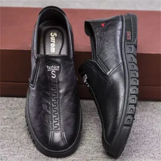 NEW รองเท้าคัทชูแฟชั่นสำหรับคุณผู้ชาย ใส่แล้วดูดี เรียบหรูดูแพงสุดๆ ทำจากยางคุณภาพดี น้ำหนักเบา ดูแลง่าย ใส่ได้ทุกโอกาส
