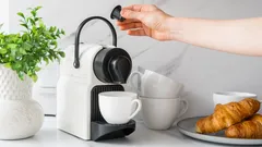 10 เครื่องชงกาแฟแคปซูล ยี่ห้อไหนดี 2568 ใช้งานง่าย ชงเร็ว กาแฟเข้มข้น