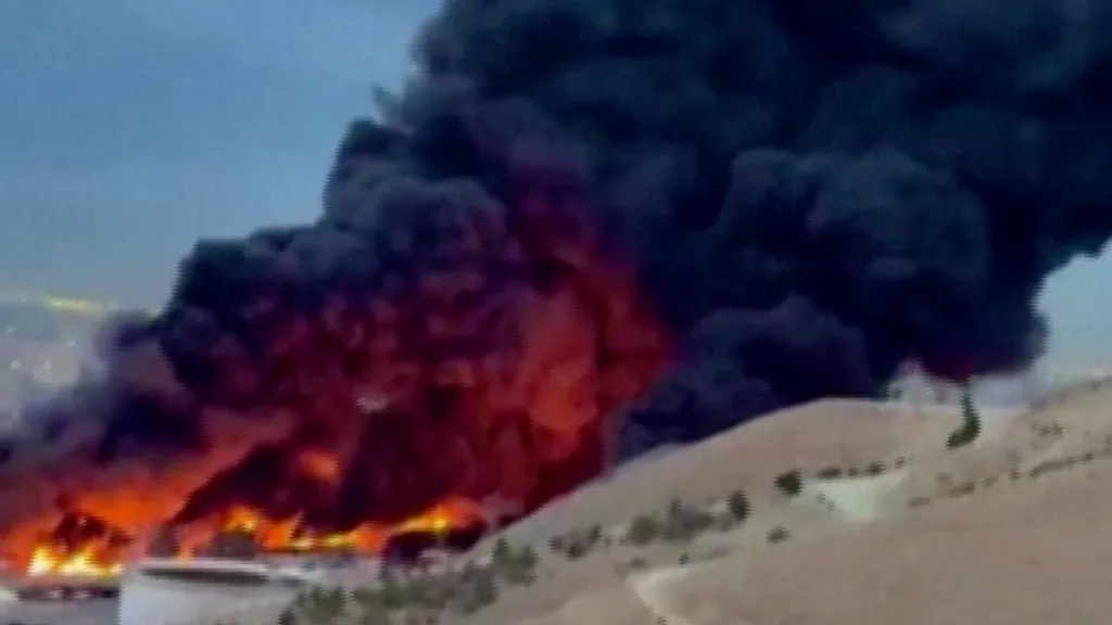 แยกขยะแทบตาย สุดท้ายเผาบ่อน้ำมัน ฝนกรดสีดำ ควันพิษปกคลุมท้องฟ้า มรดกหลังสงครามที่แท้จริง คือสิ่งแวดล้อมที่เปลี่ยนไปตลอดกาล