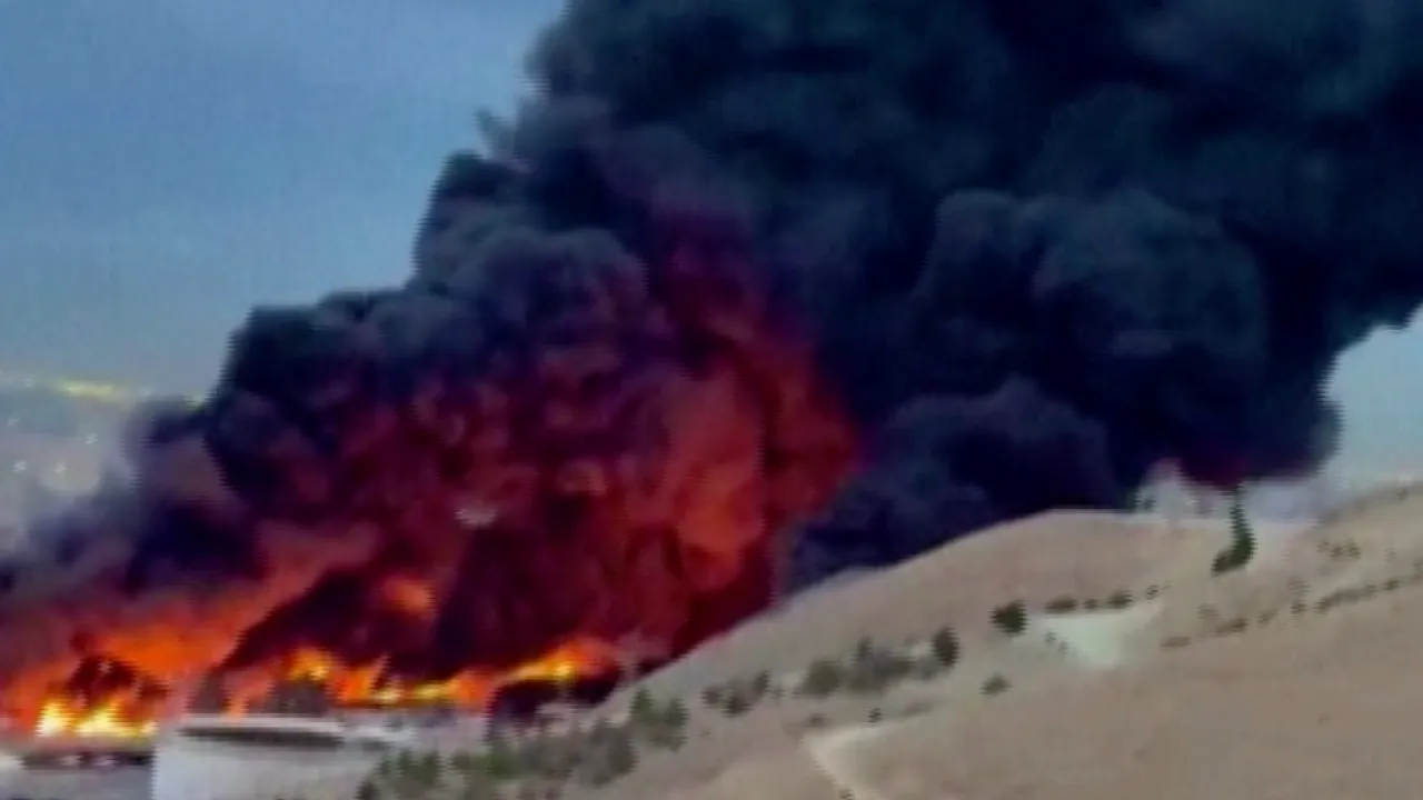 แยกขยะแทบตาย สุดท้ายเผาบ่อน้ำมัน ฝนกรดสีดำ ควันพิษปกคลุมท้องฟ้า มรดกหลังสงครามที่แท้จริง คือสิ่งแวดล้อมที่เปลี่ยนไปตลอดกาล