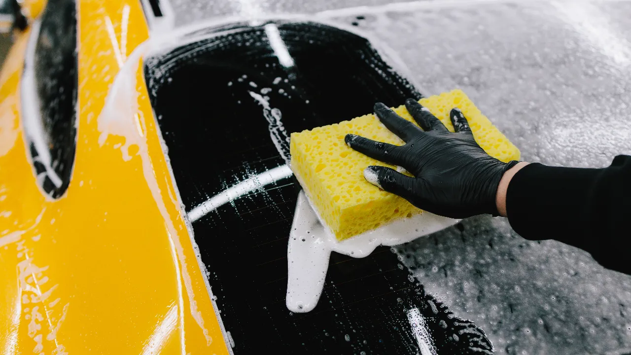 10 น้ำยาล้างรถ ยี่ห้อไหนดี 2025 รถดูเงางาม ขจัดคราบสกปรกได้หมดจด