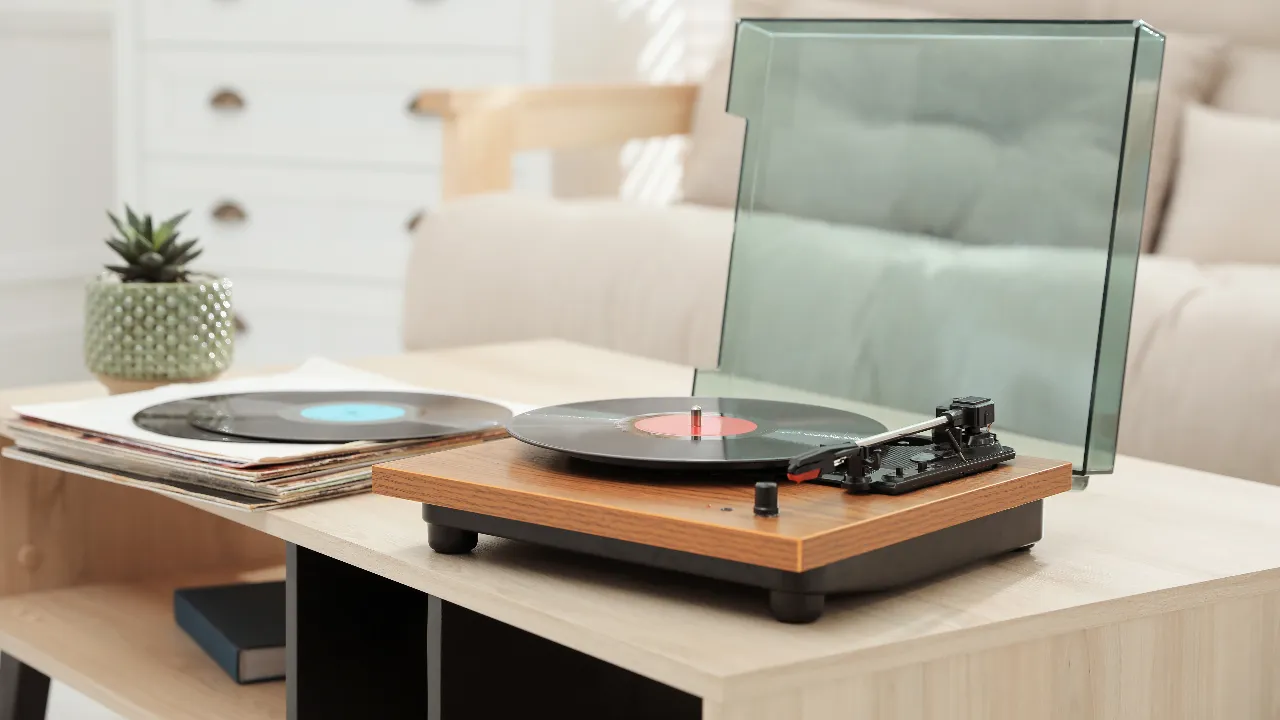 10 เครื่องเล่นแผ่นเสียง ยี่ห้อไหนดี 2024 เสียงชัด เพลงเพราะ เชื่อมต่อผ่านบลูทูธได้