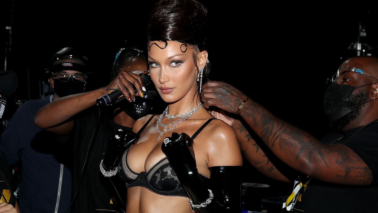 Bella Hadid นางแบบสาวผู้ยืนกรานว่าคนในวงการแฟชั่น ก็แตะการเมืองได้ ไม่จำเป็นต้องพูดแต่เรื่องความสวยความงาม