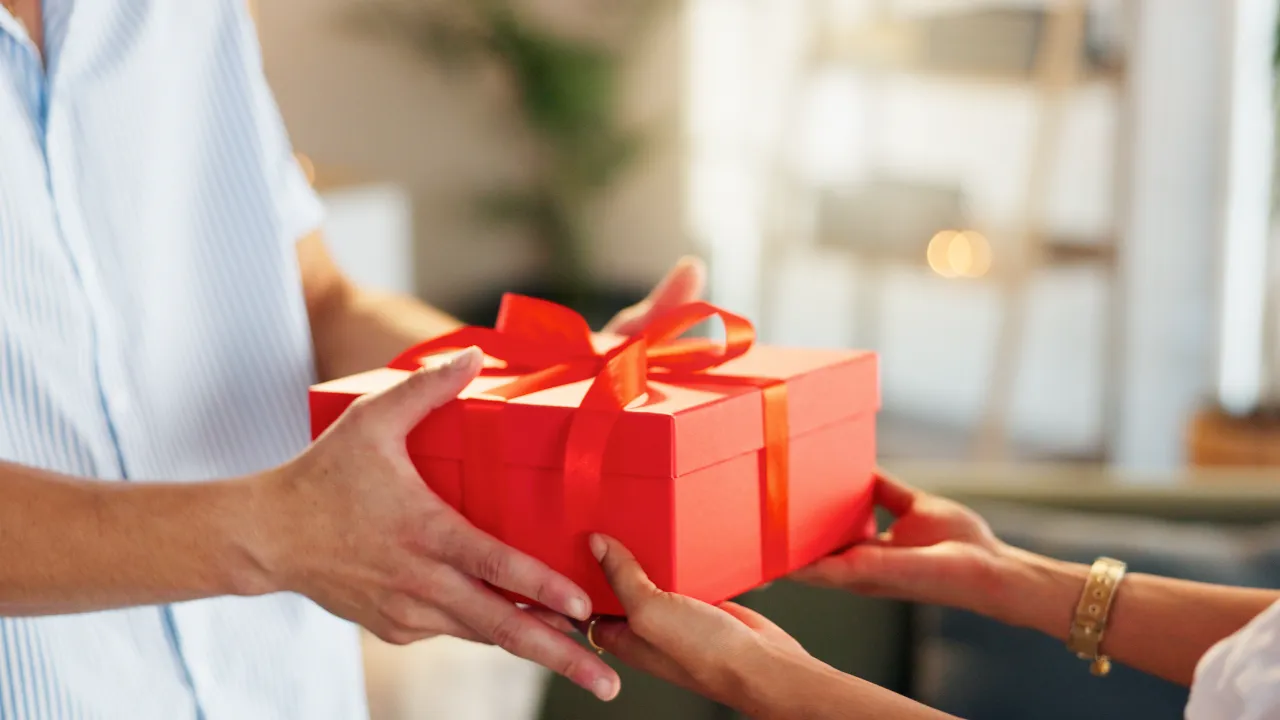 20 ไอเดีย ของขวัญจับฉลาก 1000 บาท 2569 ซื้ออะไรดี ของขวัญปีใหม่ ผู้รับสุขใจ