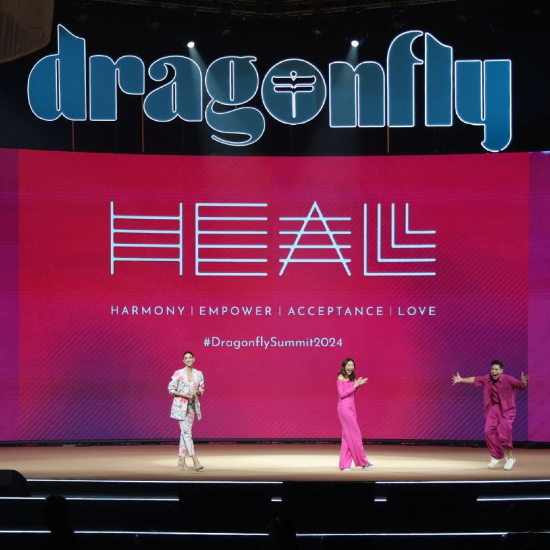‘แพม ซินดี้ และวู้ดดี้’ แห่ง Dragonfly
กับความรู้สึกและประสบการณ์ที่อยากแชร์จาก ‘Dragonfly H.E.A.L Summit 2024’ งานซัมมิทครั้งยิ่งใหญ่ที่เยียวยา สร้างแรงบันดาลใจ และเติมเต็มจิตวิญญาณผู้คนได้ครบทุกมิติ