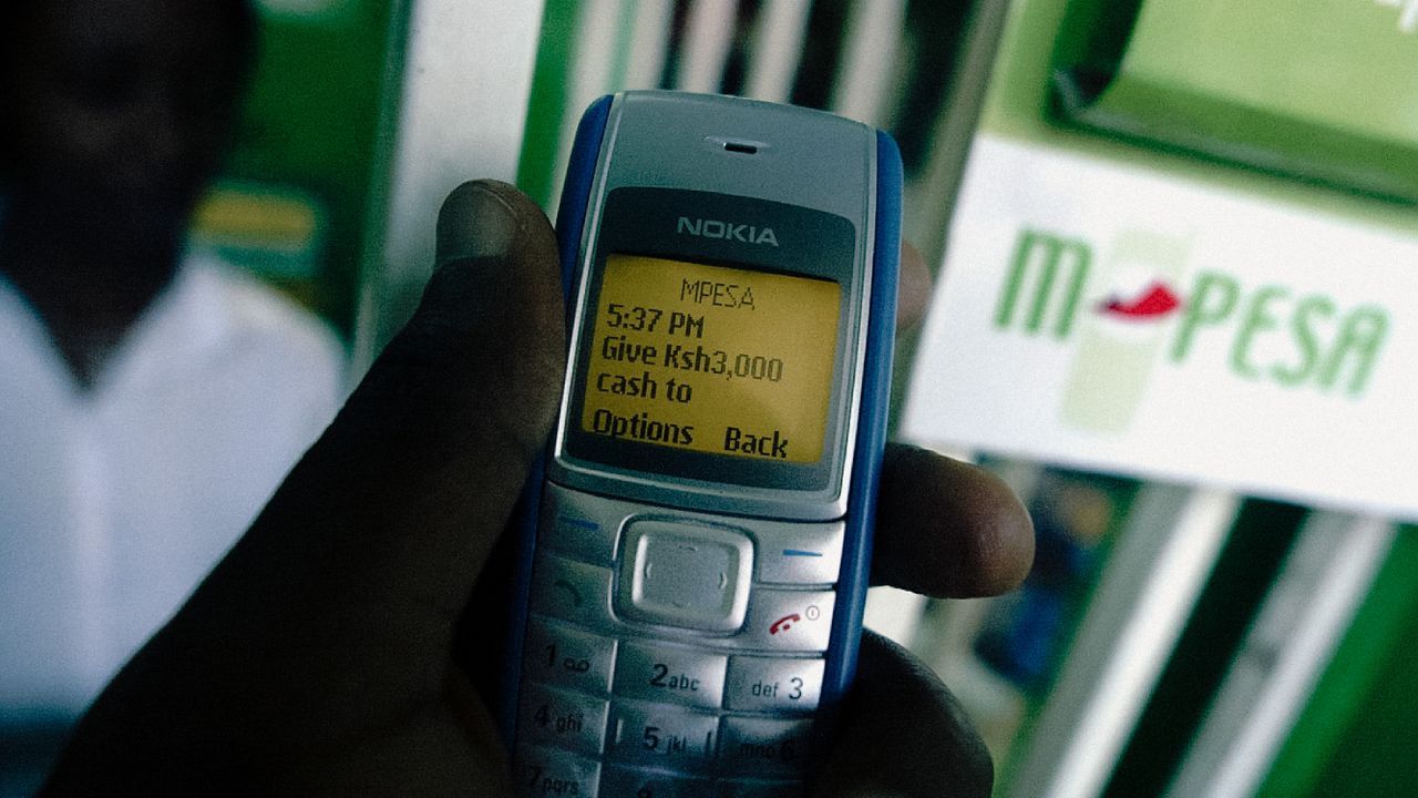 ไม่มีสมาร์ทโฟนก็มีสิทธิ์ รู้จักระบบ M-Pesa นวัตกรรมจากเคนยาที่ทำให้โทรศัพท์ธรรมดาๆ ใช้จ่ายเงินได้