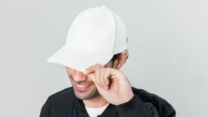 10 หมวกแก๊ป แบรนด์ไหนดี 2025 หมวกแก๊ปผู้หญิง-ผู้ชาย แมตช์ได้หลายลุค