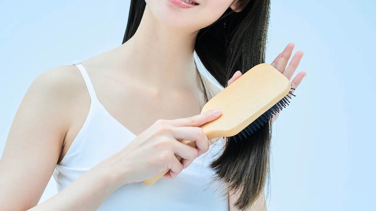 แนะนำ 10 หวีขนหมูป่า ยี่ห้อไหนดี หวีง่าย ผมตรงสวย เงางาม ดูสุขภาพดี