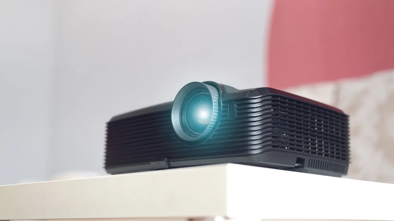 10 โปรเจกเตอร์ ยี่ห้อไหนดี ฉายภาพจอใหญ่ ใช้งานง่าย