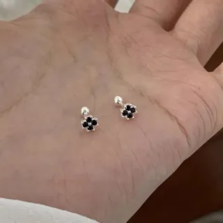 ต่างหูเกลียว ดีไซน์โคลเวอร์นำโชค สีดำ เข็มเงิน S925 สไตล์ใหม่ 2025 เครื่องประดับหู สำหรับผู้หญิง