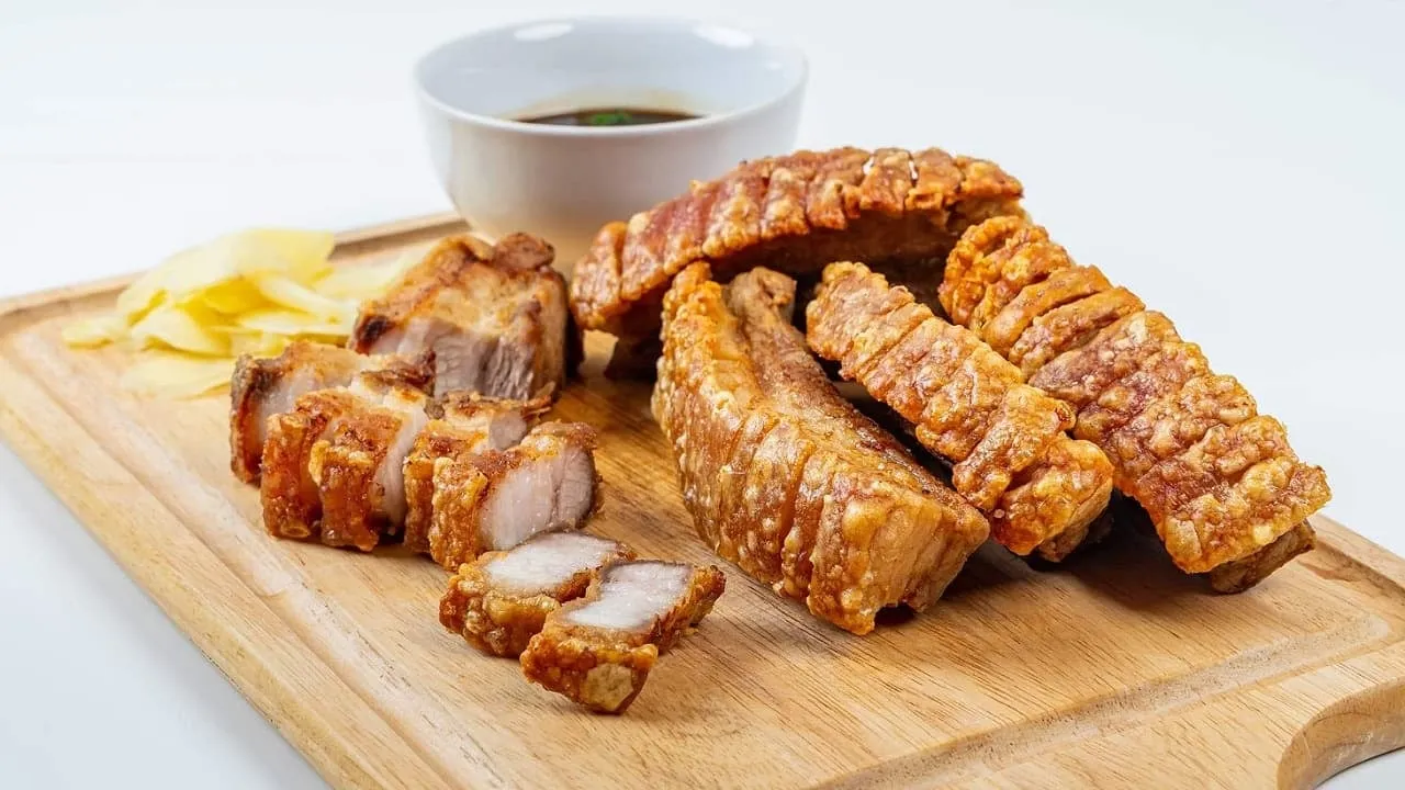 วิธีทําหมูกรอบให้อร่อย กรอบนอกนุ่มใน ทำง่ายๆ แบบไม่ต้องตากแดด